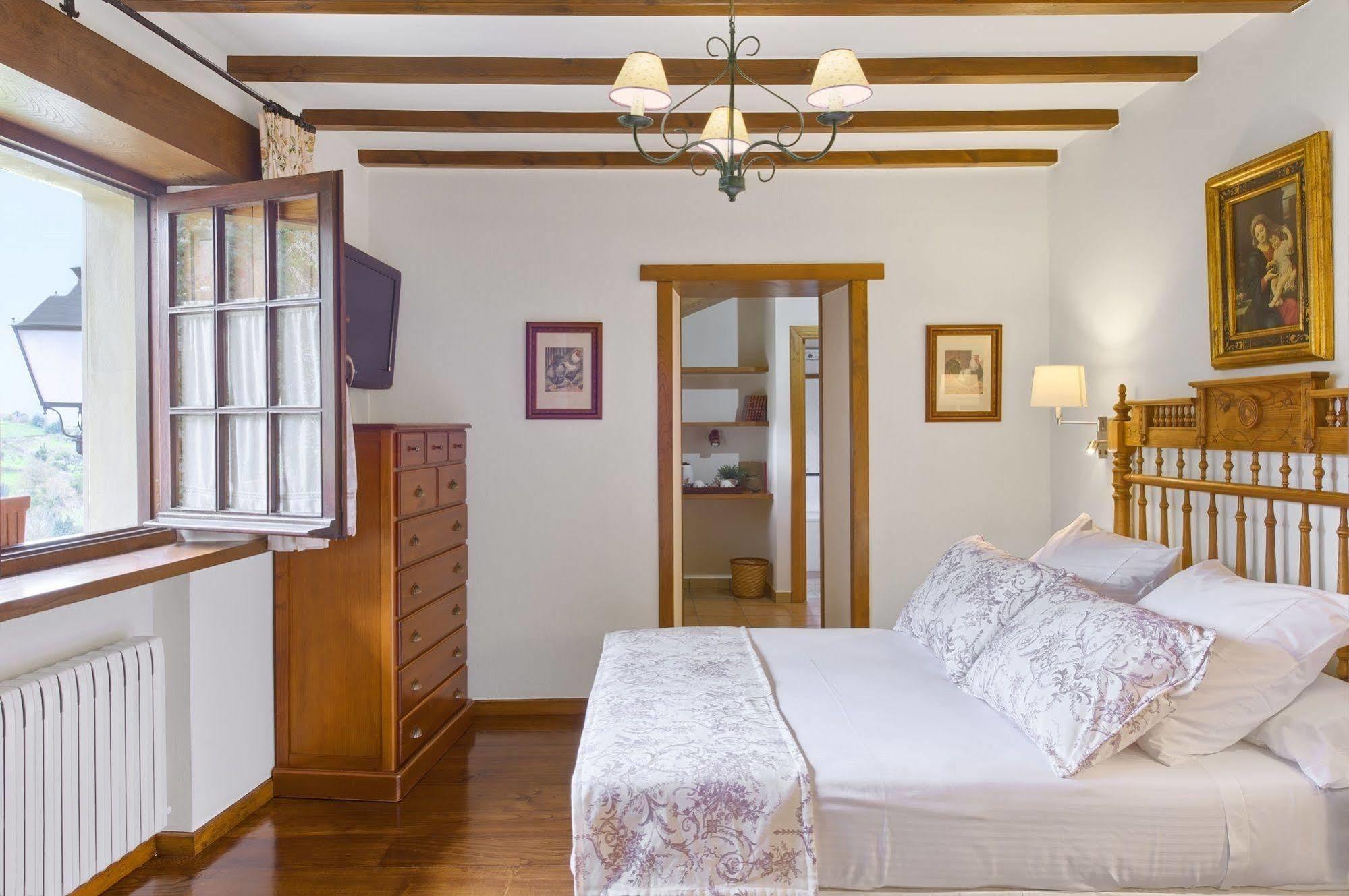 Casa Rural Llugaron I Миравальес Экстерьер фото